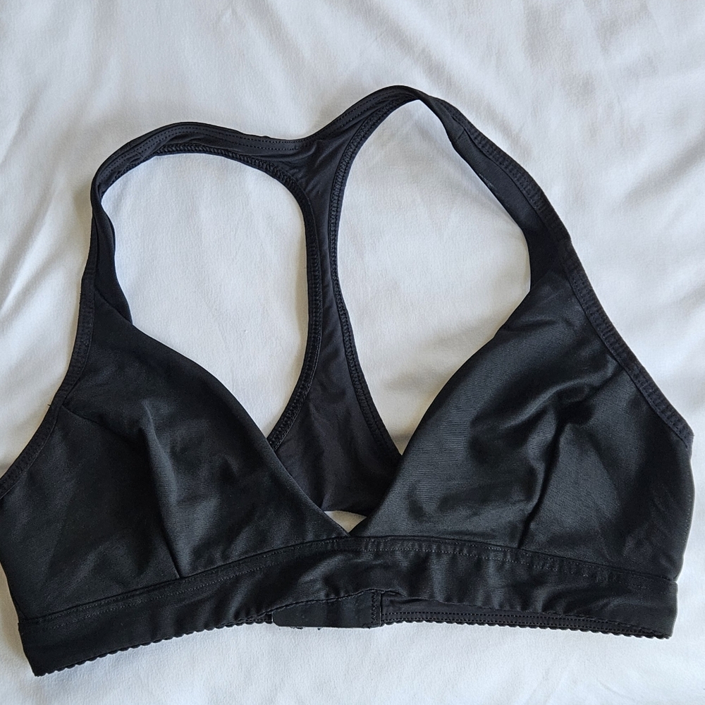 Elegant Lululemun Black Racerback Sports Bra
